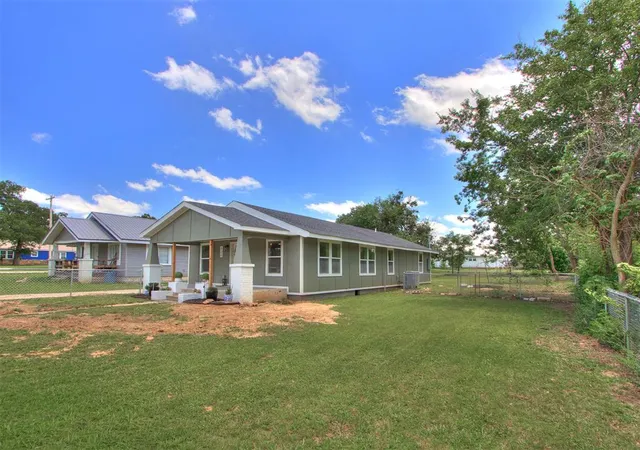 Homes for sale in Tecumseh, OK | 910 W Park St, Tecumseh, OK 74873 | MLS# 1233512