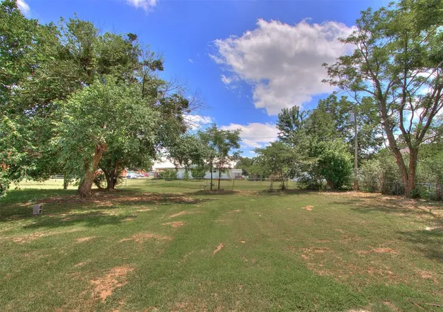 Homes for sale in Tecumseh, OK | 910 W Park St, Tecumseh, OK 74873 | MLS# 1233512