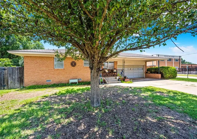 Homes for sale in Duncan, OK | 433 Lester Blvd, Duncan, OK 73533 | MLS# 1233547