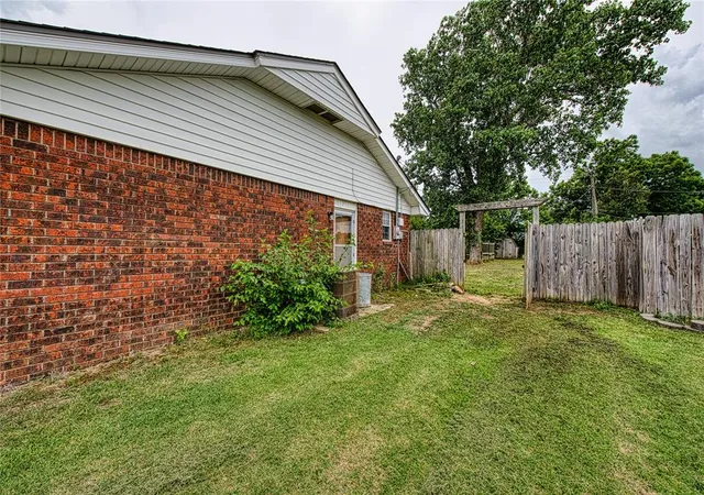 Homes for sale in Prague, OK | 1605 Westlawn Dr, Prague, OK 74864 | MLS# 1233551