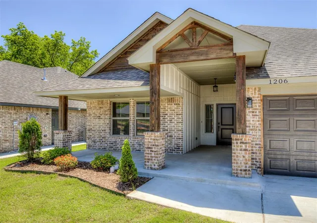2nd image of 1206 Wisteria Wy, Noble, OK 73068 | MLS# 1233556