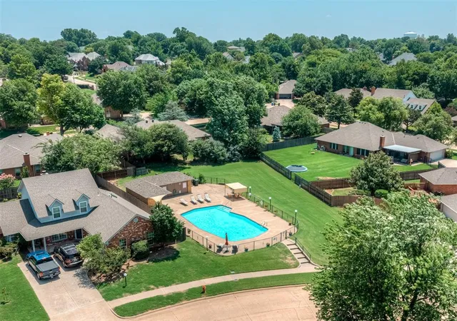 Homes for sale in Norman, OK | 1899 Saddleback Boulevard, Norman, OK 73072 | Houzeo