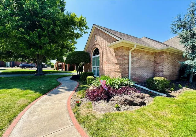 Homes for sale in Midwest City, OK | 9125 Whispering Oaks Dr, Midwest City, OK 73130 | MLS# 1233565