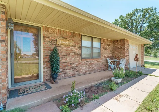 Homes for sale in Butler, OK | 204 N Main Ave, Butler, OK 73625 | MLS# 1233569