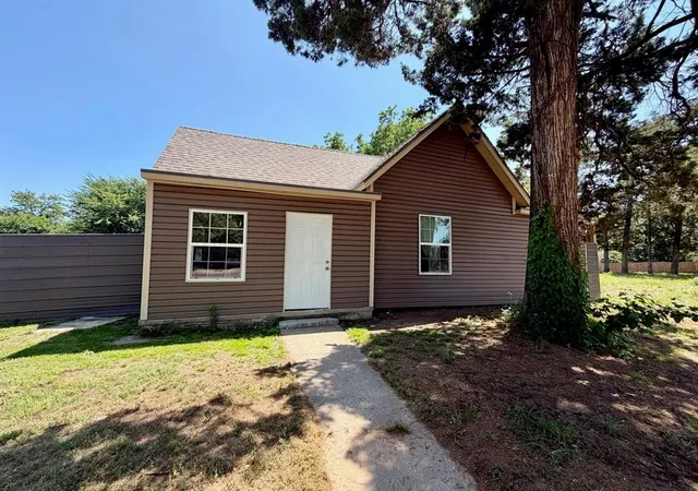 Photo 1 of Single family home for sale at 115 W Farrall St, Shawnee, OK 74801 | MLS# 1233576 | Listing updated on 2026-08-05