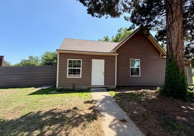 Photo 2 of Single family home for sale at 115 W Farrall St, Shawnee, OK 74801 | MLS# 1233576 | Listing updated on 2026-08-05