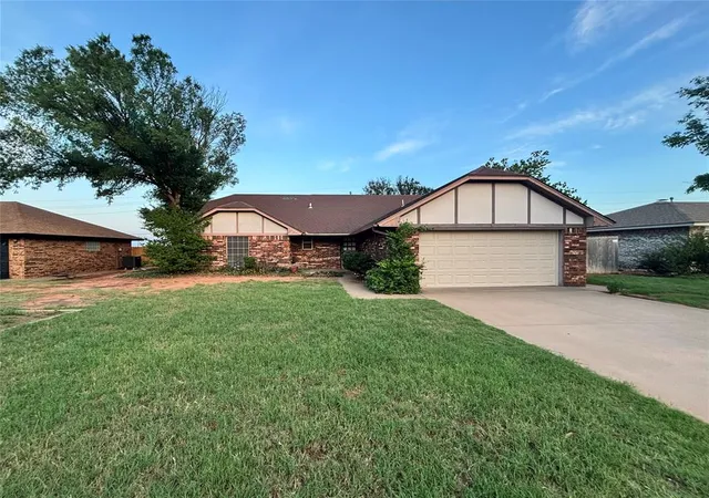 Homes for sale in Weatherford, OK | 1620 E Ridgeway St, Weatherford, OK 73096 | MLS# 1233599
