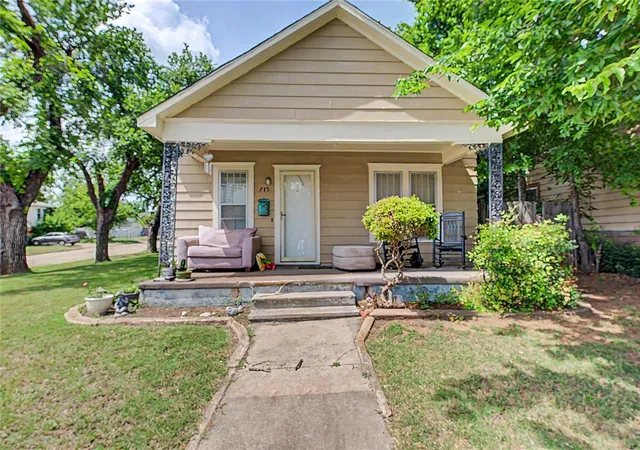 Homes for sale in Lawton, OK | 715 Nw Arlington Ave, Lawton, OK 73507 | MLS# 1233607