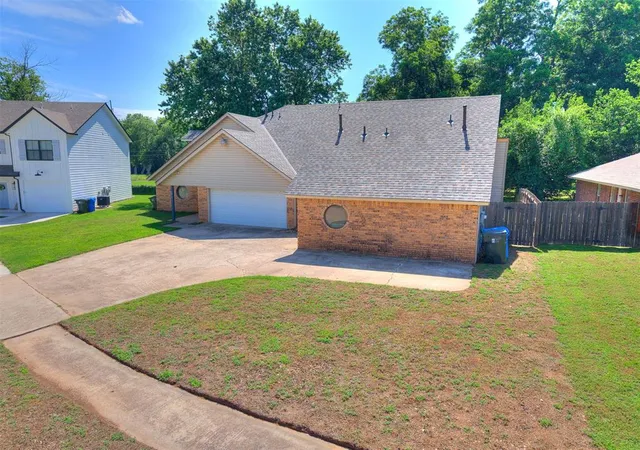 image of 2808 Shoreridge Ave, Norman, OK 73072
