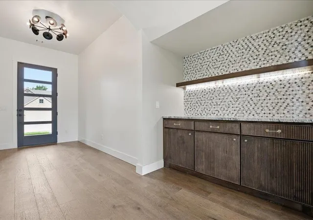 3rd image of 2524 Bretton Ln, Edmond, OK 73012 | MLS# 1233612