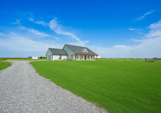 Homes for sale in Minco, OK | 610 County Street 2860 Street, Minco, OK 73059 | MLS# 1233629