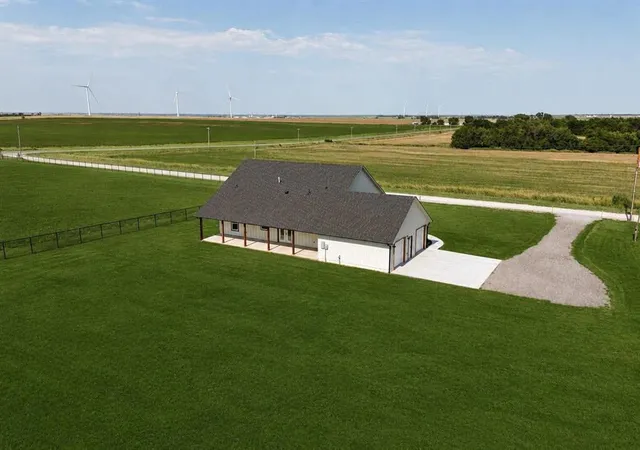 Homes for sale in Minco, OK | 610 County Street 2860 Street, Minco, OK 73059 | MLS# 1233629