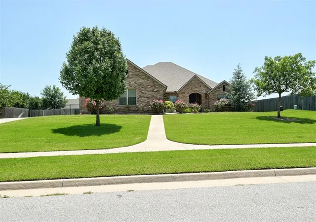 1st image of 10812 Nw 95th St, Yukon, OK 73099 | MLS# 1233630