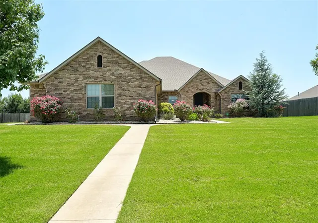 2nd image of 10812 Nw 95th St, Yukon, OK 73099 | MLS# 1233630