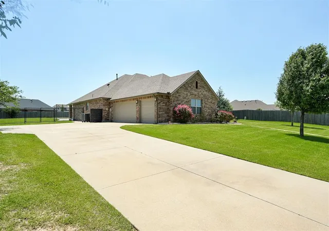 4th image of 10812 Nw 95Th St, Yukon, OK 73099 | MLS# 1233630