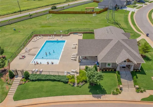 3rd image of 9309 Nw 146Th St, Yukon, OK 73099 | MLS# 1233634