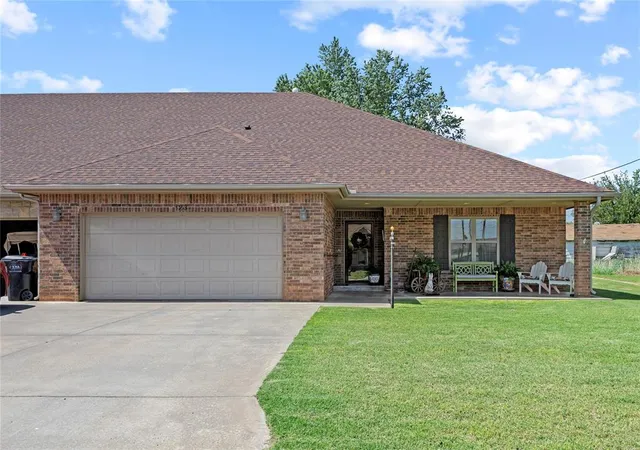 Homes for sale in Hydro, OK | 123 W 6th St, Hydro, OK 73048 | MLS# 1233641