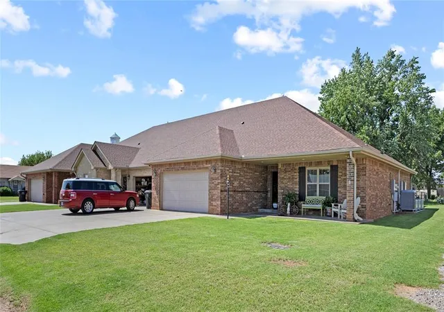 Homes for sale in Hydro, OK | 123 W 6th St, Hydro, OK 73048 | MLS# 1233641