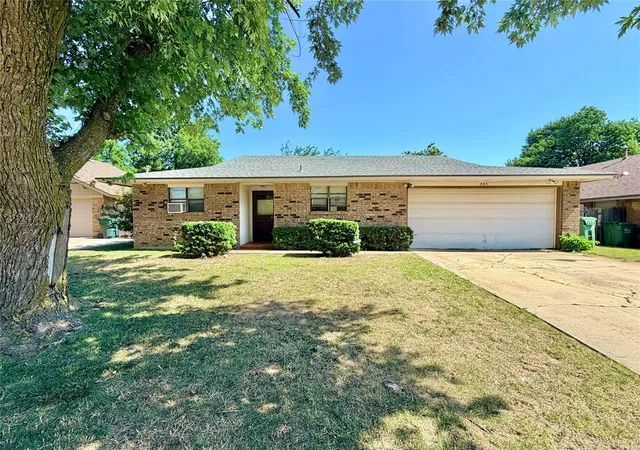 1st image of 203 Redbud St, Yukon, OK 73099 | MLS# 1233652