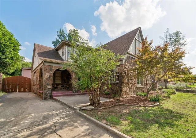 Photo 2 of Single family home for sale at 2124 Nw 27th Street, Oklahoma City, OK 73107 | MLS# 1233666 | Listing updated on 2026-08-19