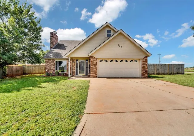 Homes for sale in Elk City, OK | 320 Elkview Dr, Elk City, OK 73644 | MLS# 1233686