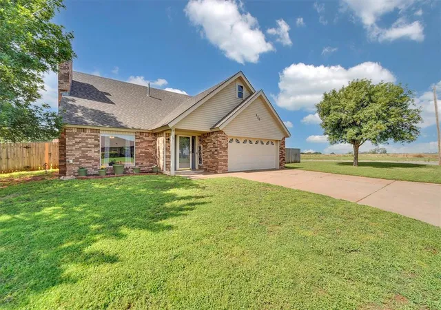 Homes for sale in Elk City, OK | 320 Elkview Dr, Elk City, OK 73644 | MLS# 1233686