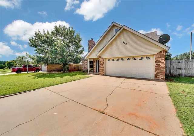Homes for sale in Elk City, OK | 320 Elkview Dr, Elk City, OK 73644 | MLS# 1233686