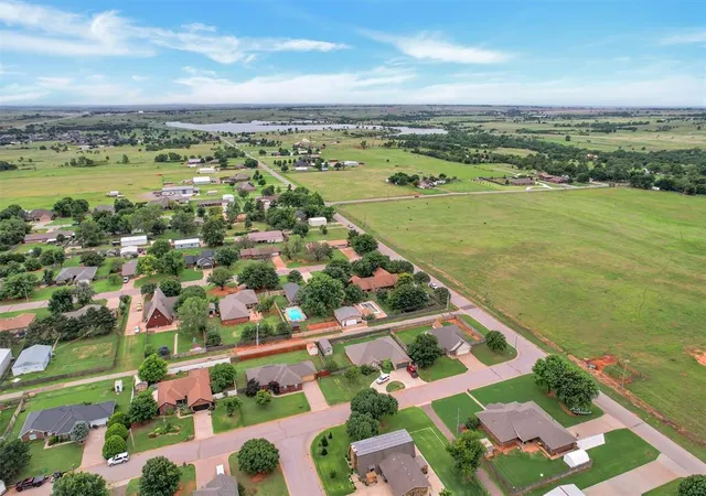 Homes for sale in Elk City, OK | 320 Elkview Dr, Elk City, OK 73644 | MLS# 1233686