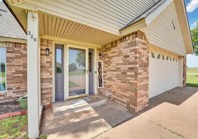 Homes for sale in Elk City, OK | 320 Elkview Dr, Elk City, OK 73644 | MLS# 1233686