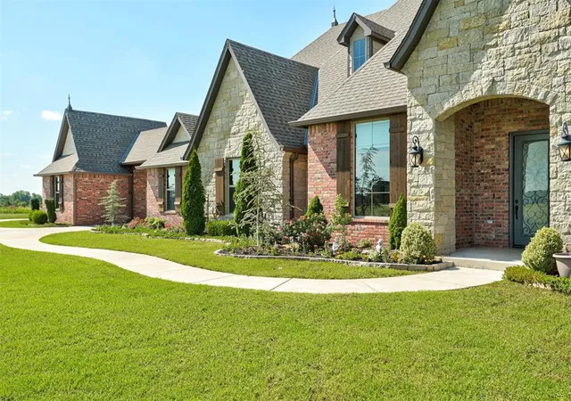 Photo 3 of Sale Pending at 12448 SW 110th Street, Mustang, OK 73064 | MLS# 1233699 | Listing updated on 2026-09-29