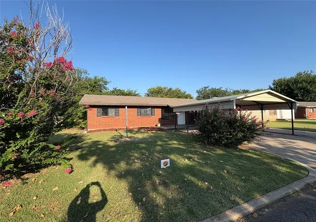 Homes for sale in Moore, OK | 2605 Queensbury Rd, Moore, OK 73160 | MLS# 1233702
