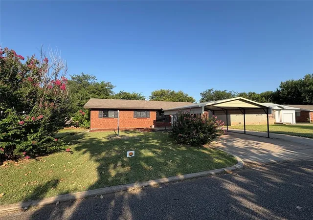 Homes for sale in Moore, OK | 2605 Queensbury Rd, Moore, OK 73160 | MLS# 1233702