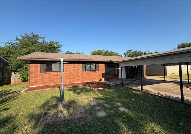 Homes for sale in Moore, OK | 2605 Queensbury Rd, Moore, OK 73160 | MLS# 1233702