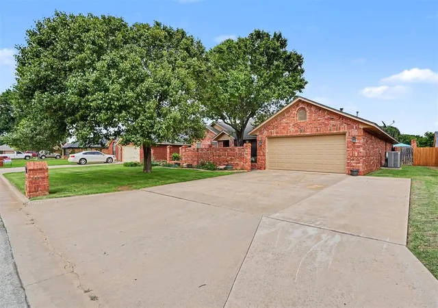 Homes for sale in Altus, OK | 3004 Mallard Ct, Altus, OK 73521 | MLS# 1233729