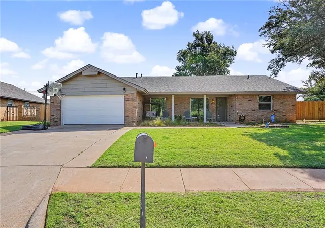 Homes for sale in Altus, OK | 2404 Apache Pass, Altus, OK 73521 | MLS# 1233732