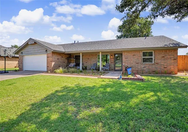 Homes for sale in Altus, OK | 2404 Apache Pass, Altus, OK 73521 | MLS# 1233732