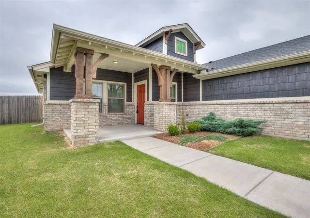 Homes for sale in Moore, OK | 1237 Sw 162Nd St, Moore, OK 73170 | MLS# 1233765