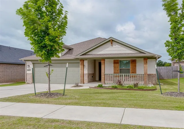 Single family home for sale at 371 Park Ln, Harrah, OK 73045 | MLS# 1233781
