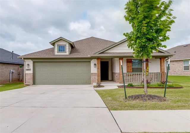 Photo 1 of Single family home for sale at 371 Park Ln, Harrah, OK 73045 | MLS# 1233781 | Listing updated on 2026-08-26