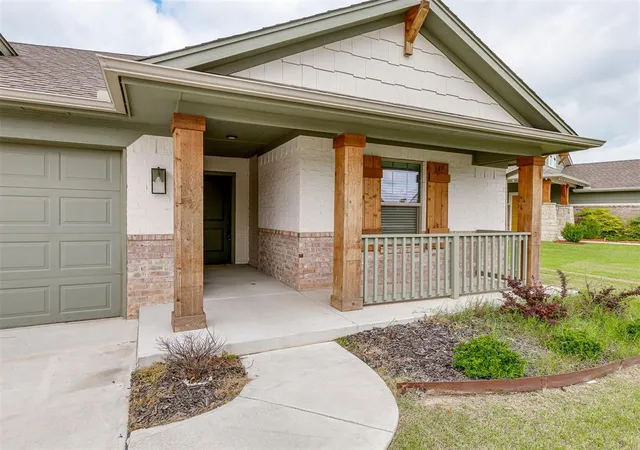 Photo 2 of Single family home for sale at 371 Park Ln, Harrah, OK 73045 | MLS# 1233781 | Listing updated on 2026-08-26