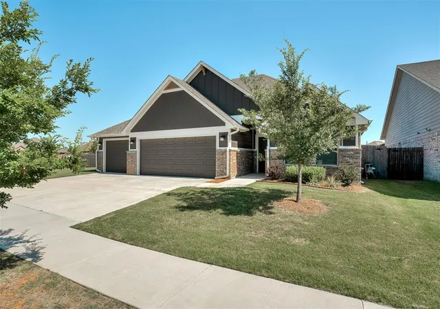 Photo 2 of Single family home for sale at 2309 Pueblos Rd, Edmond, OK 73012 | MLS# 1233782 | Listing updated on 2026-09-01