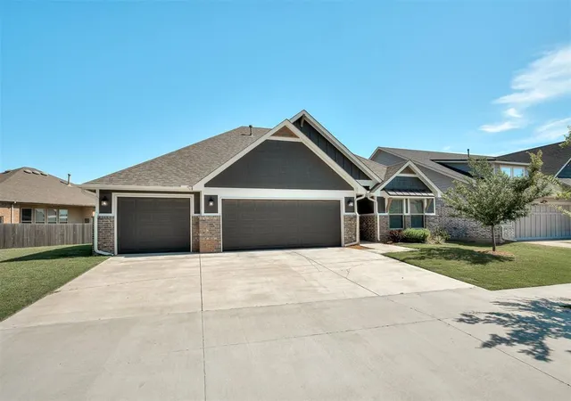 Photo 3 of Single family home for sale at 2309 Pueblos Rd, Edmond, OK 73012 | MLS# 1233782 | Listing updated on 2026-09-01