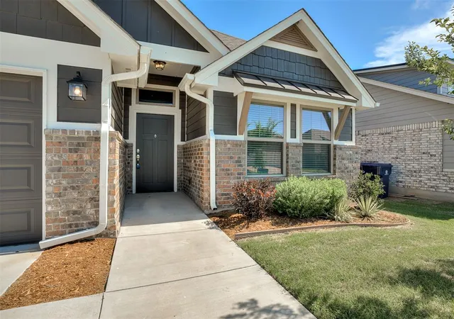 Photo 3 of Single family home for sale at 2309 Pueblos Rd, Edmond, OK 73012 | MLS# 1233782 | Listing updated on 2026-09-01