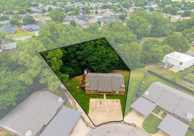 4th image of 1017 Acacia Cir, Noble, OK 73068