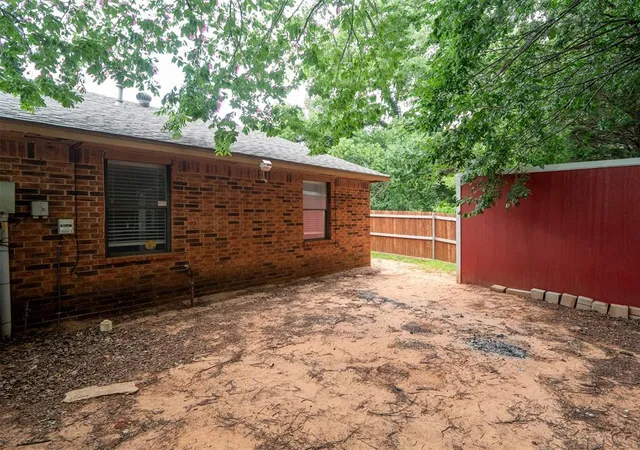 2nd image of 1017 Acacia Cir, Noble, OK 73068