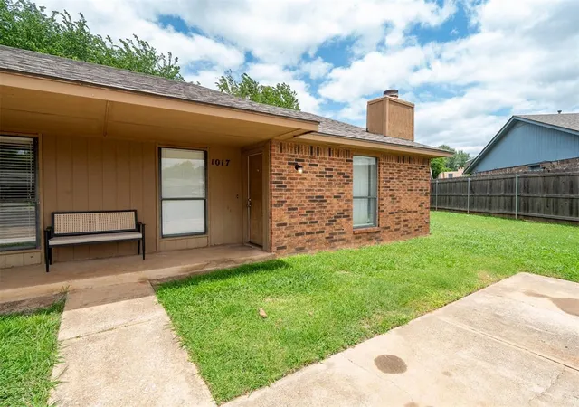 5th image of 1017 Acacia Cir, Noble, OK 73068