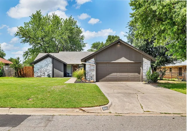 Homes for sale in El Reno, OK | 608 Sw 25th Pl, El Reno, OK 73036 | MLS# 1233805