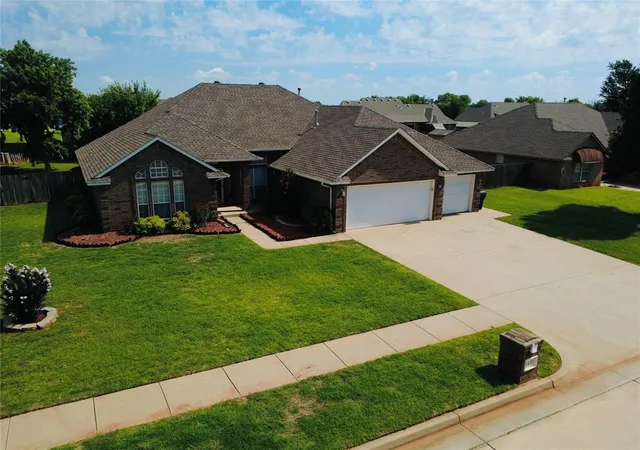 Homes for sale in Mustang, OK | 1401 Continental Wy, Mustang, OK 73064 | MLS# 1233806