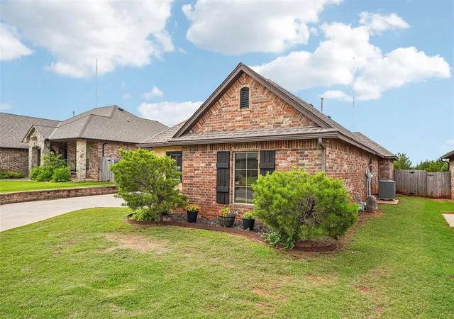 Photo 3 of Single family home for sale at 1720 Ne 25th Street, Moore, OK 73160 | MLS# 1233807 | Listing updated on 2026-09-23