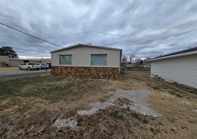 Homes for sale in Watonga, OK | 506 W 4th St, Watonga, OK 73772 | MLS# 1233808